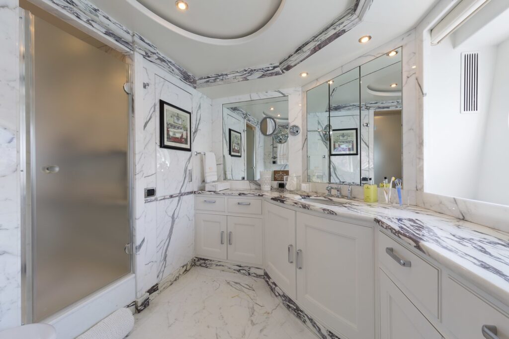 marble en suite bathroom