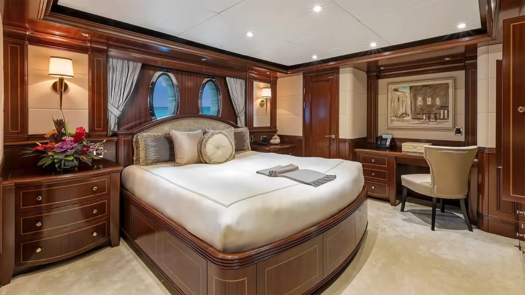 loon yacht charter double cabin