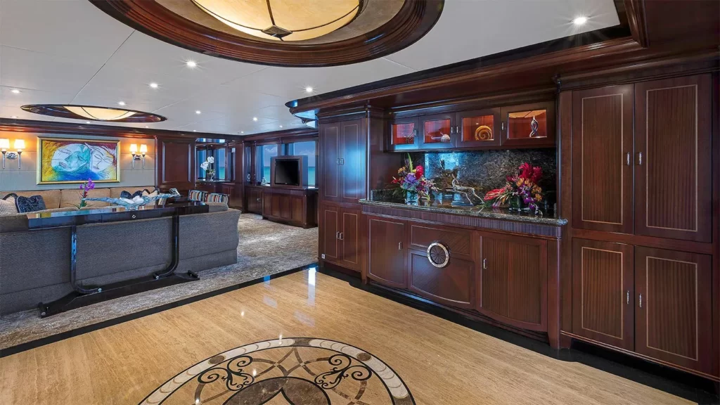 loon yacht charter foyer