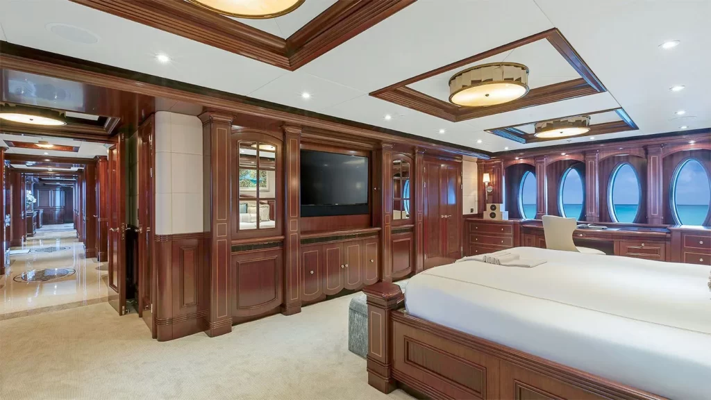 loon yacht charter master suite