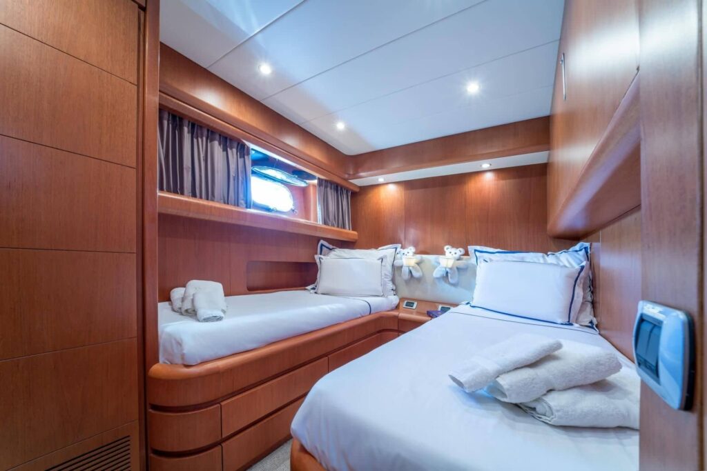 jantar yacht charter twin cabin