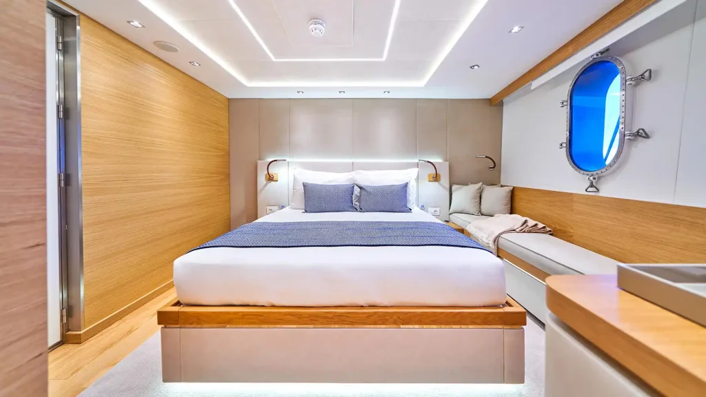 argo yacht charter double cabin ()