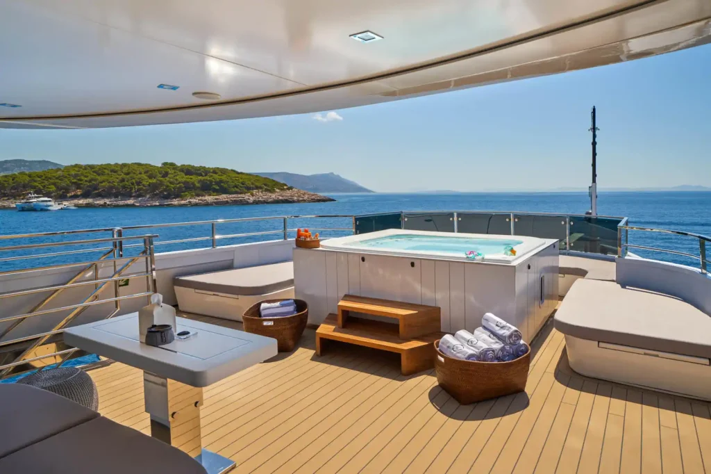 argo yacht charter jacuzzi