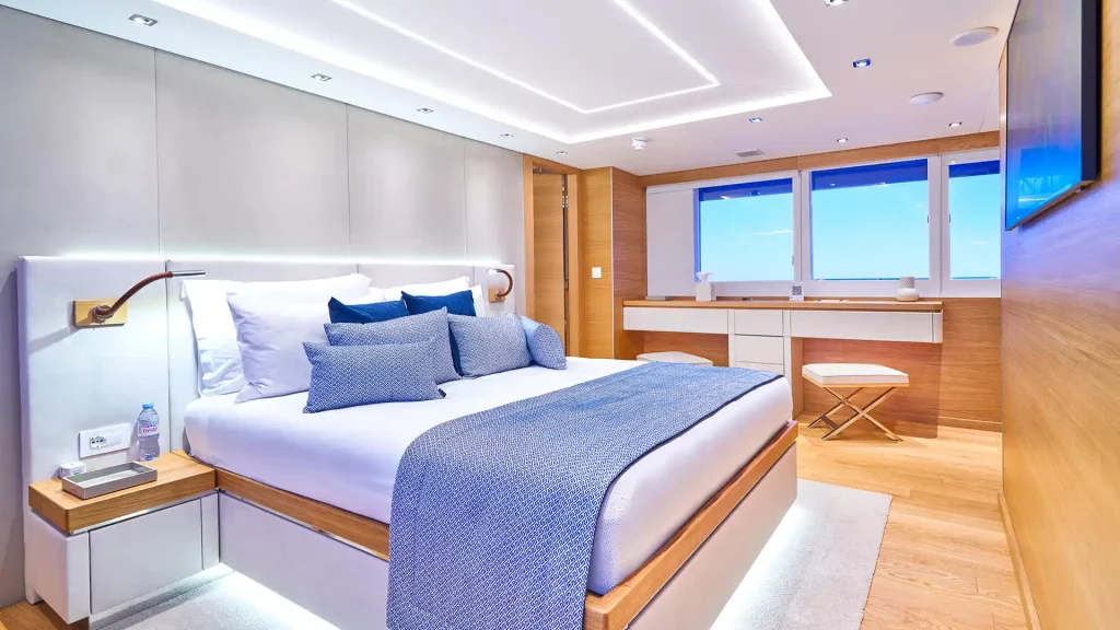 argo yacht charter master suite