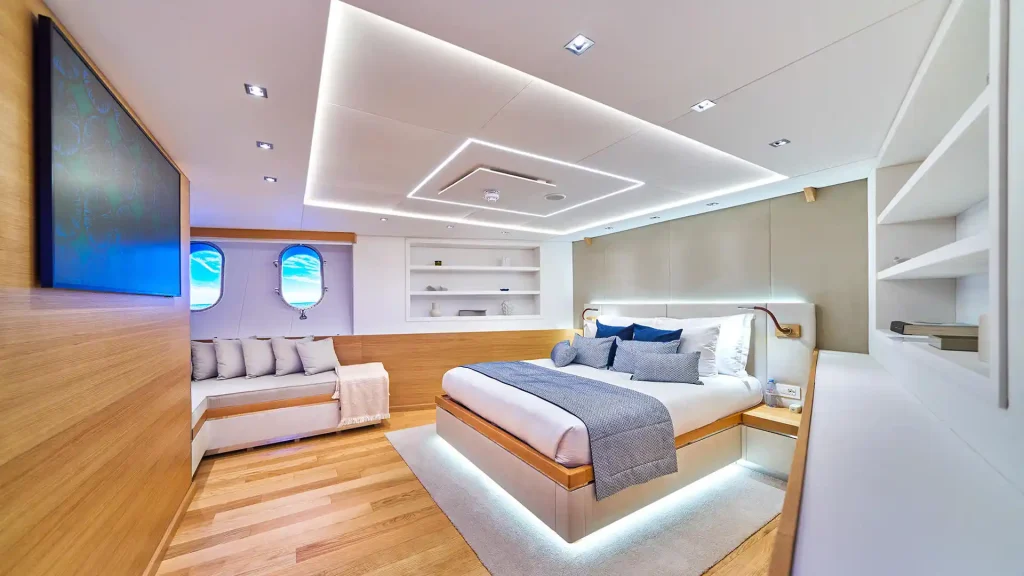 argo yacht charter vip cabin