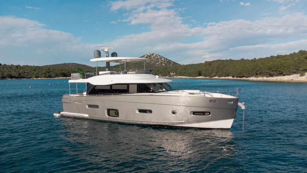 bollinger yacht charter side view