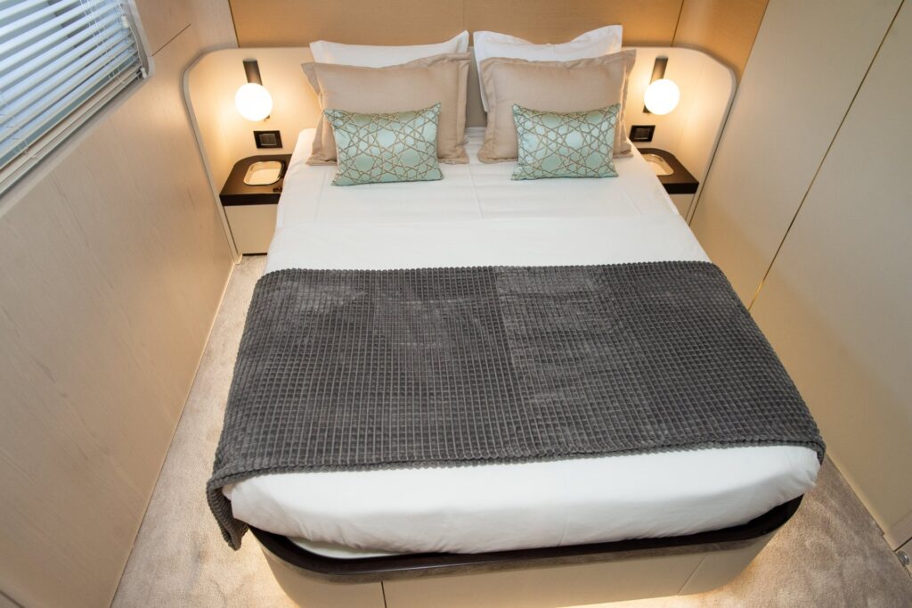 prewi yacht charter double bed