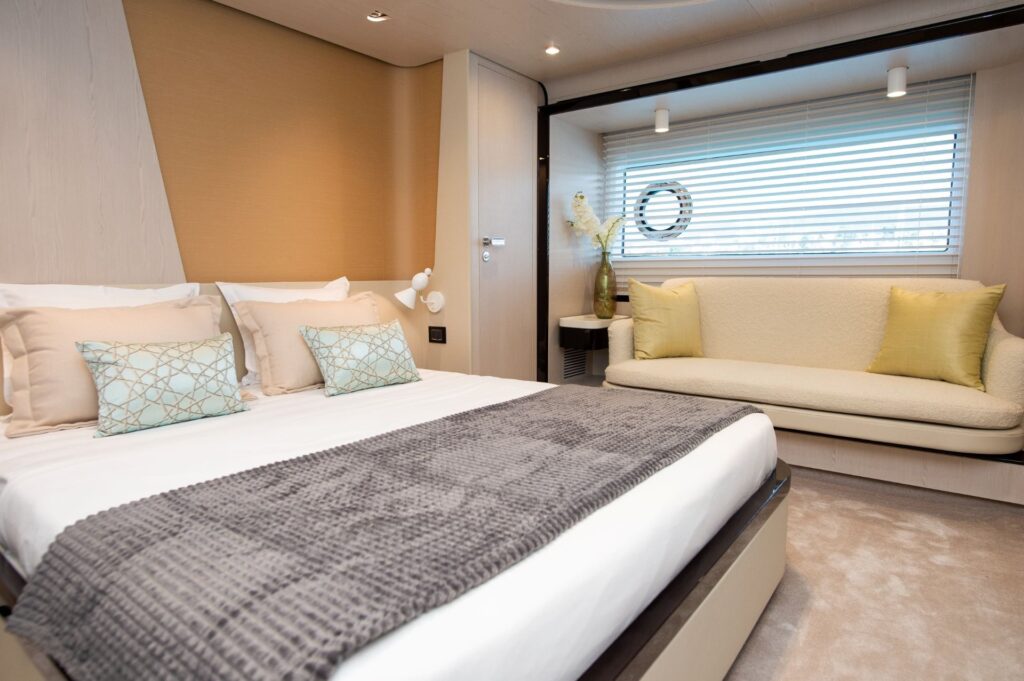prewi yacht charter master suite