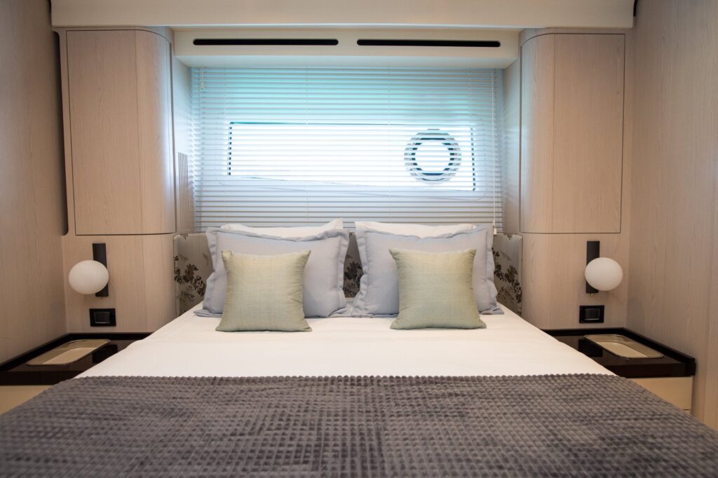prewi yacht charter vip stateroom view