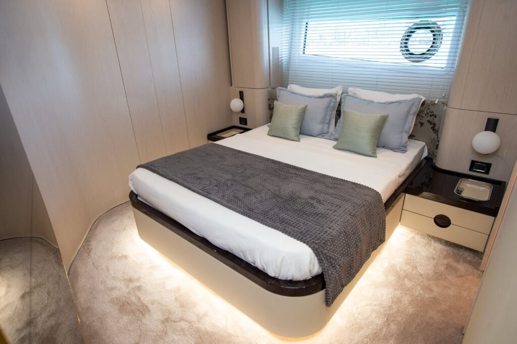 prewi yacht charter vip with a queen bed