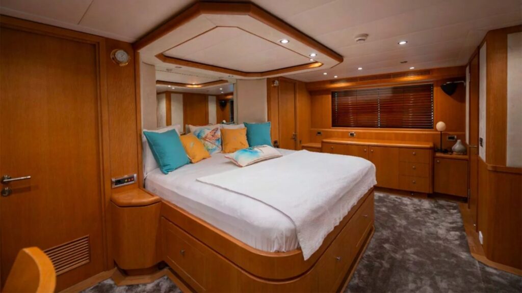 bandido yacht charter master suite bed