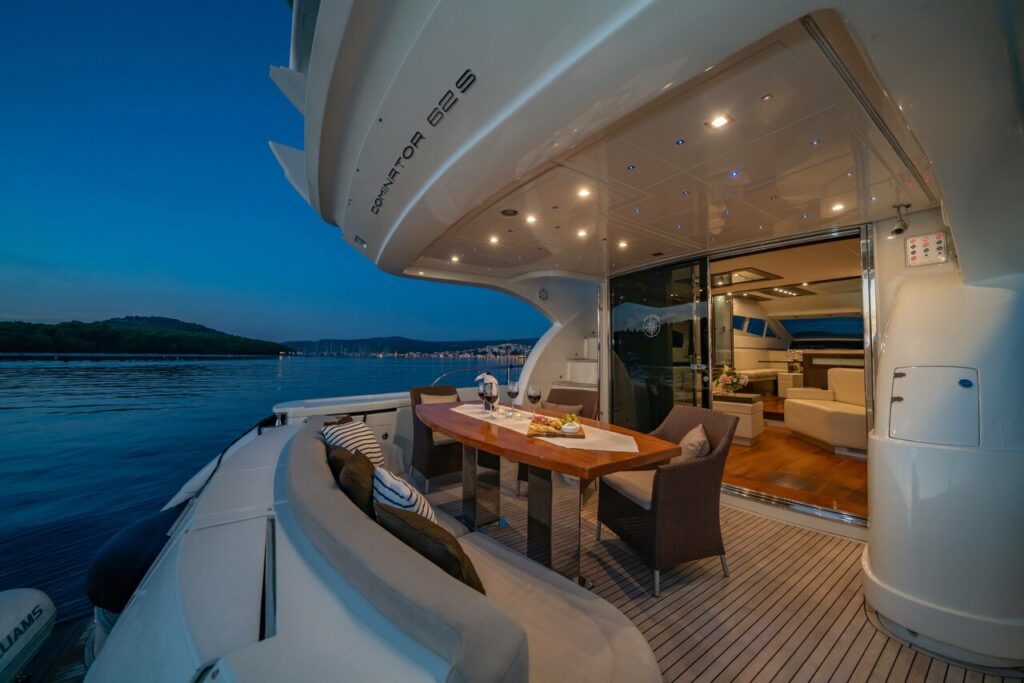 discovery yacht charter al fresco dining table