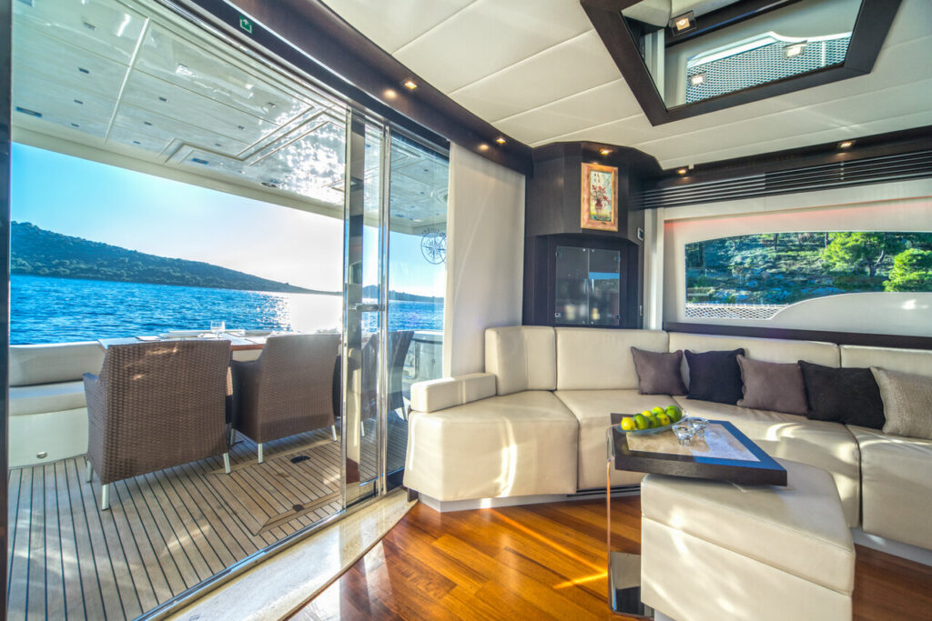 discovery yacht charter salon & main deck aft