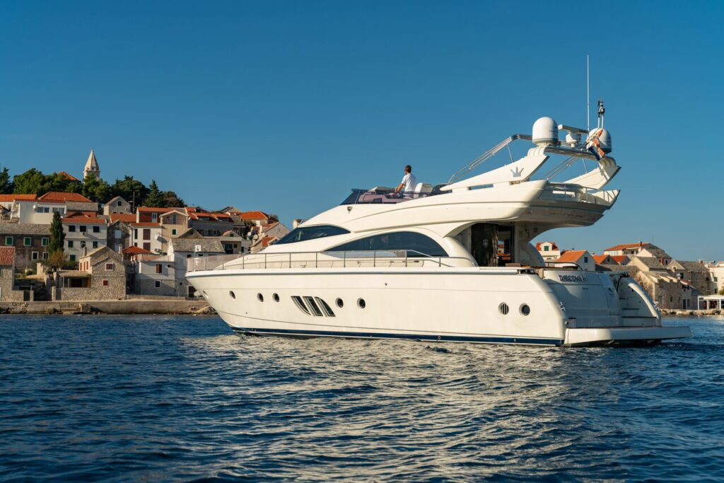 discovery yacht charter side view