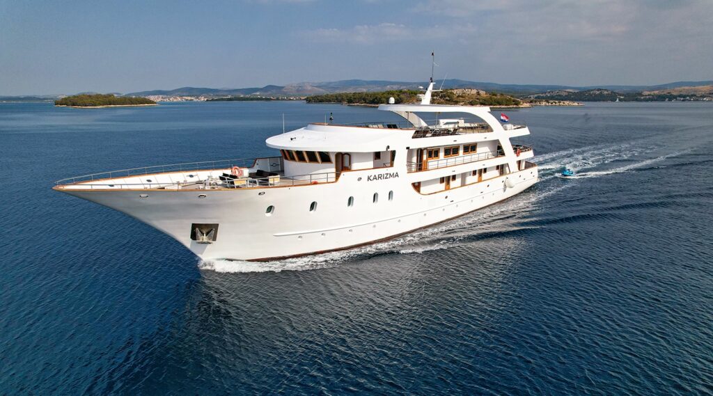 karizma yacht charter cruising