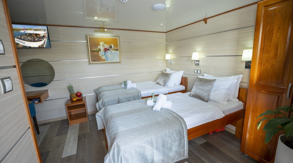 karizma yacht charter twin cabin view