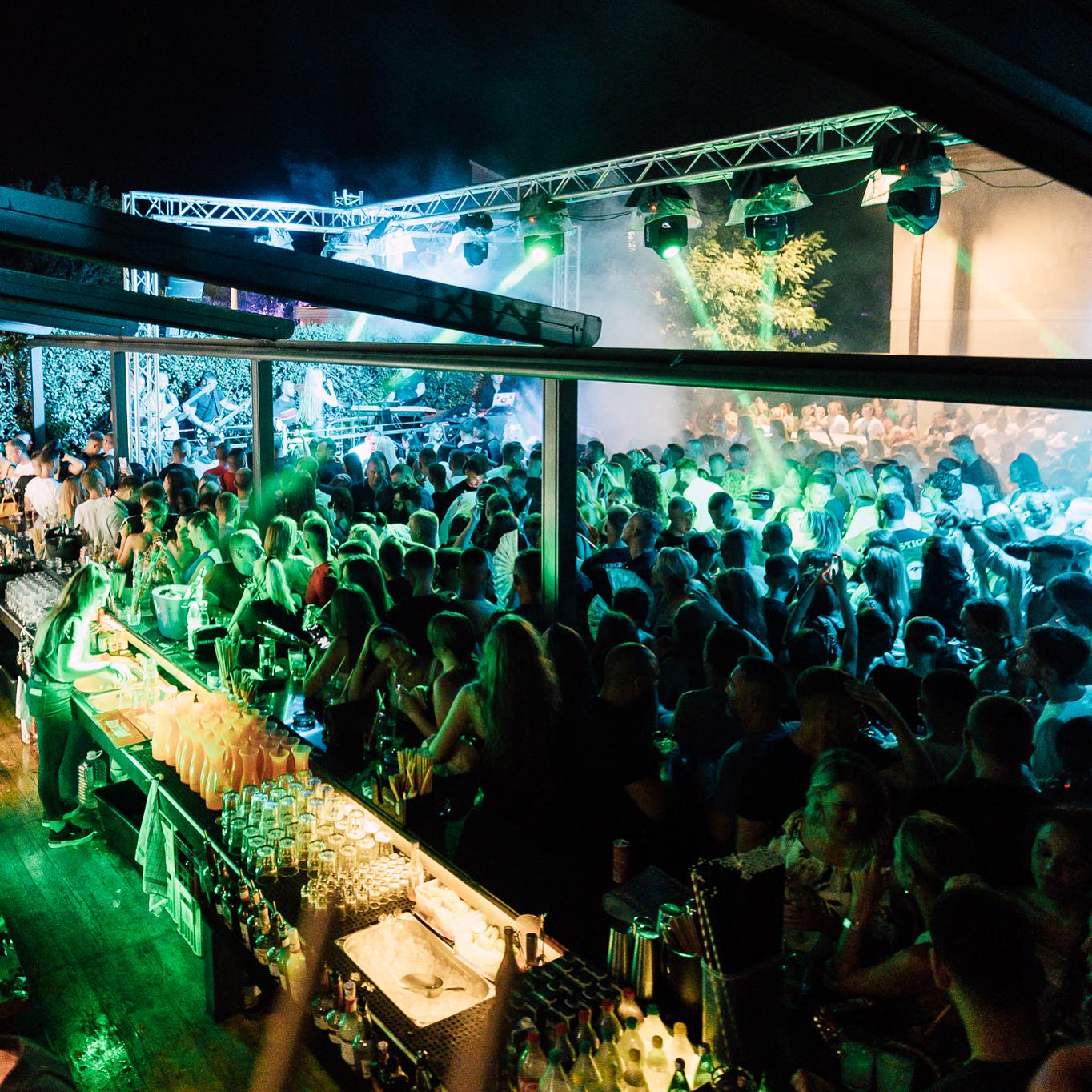 Best beach bars lounge bars and night clubs in Croatia for charter guests ()