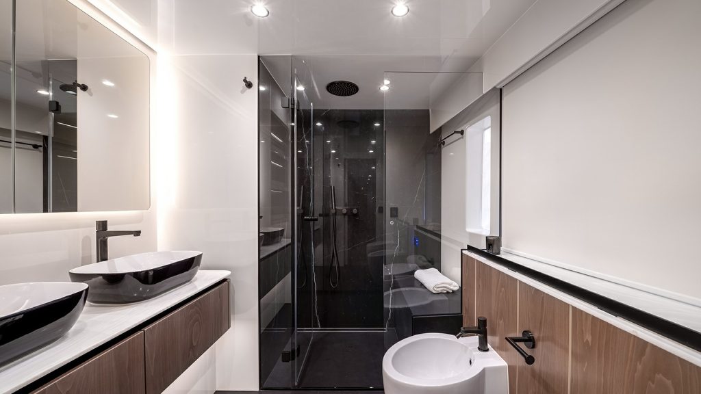 amileo catamaran yacht master en suite