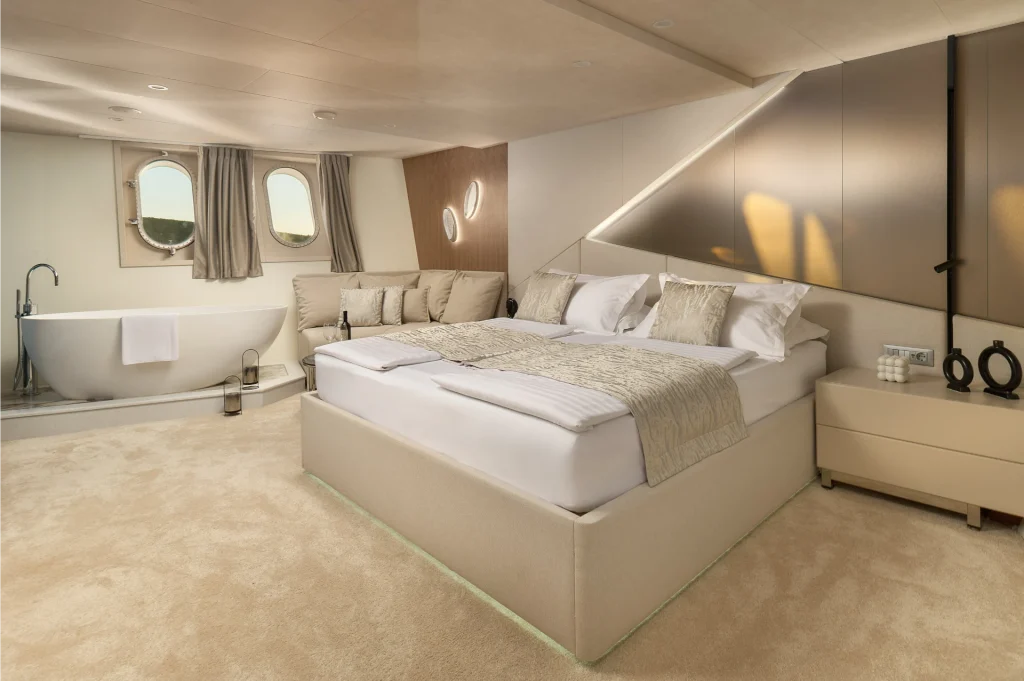 cristal yacht charter double cabin