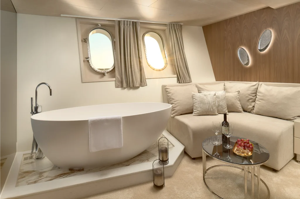 cristal yacht charter double cabin lounge & bathtub