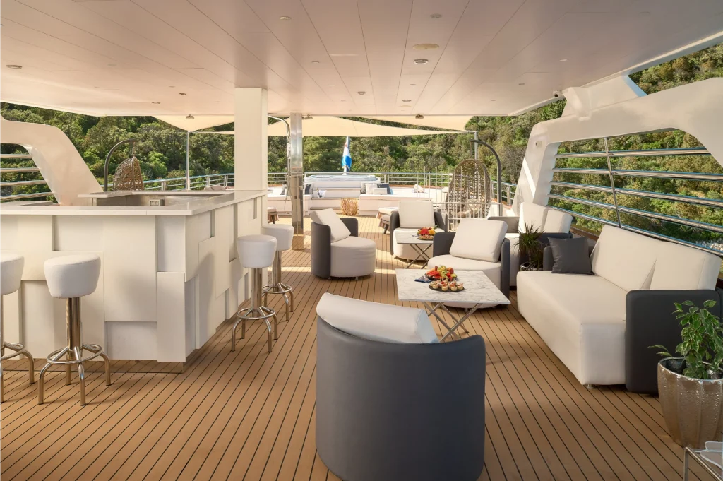 cristal yacht charter sundeck bar & lounge