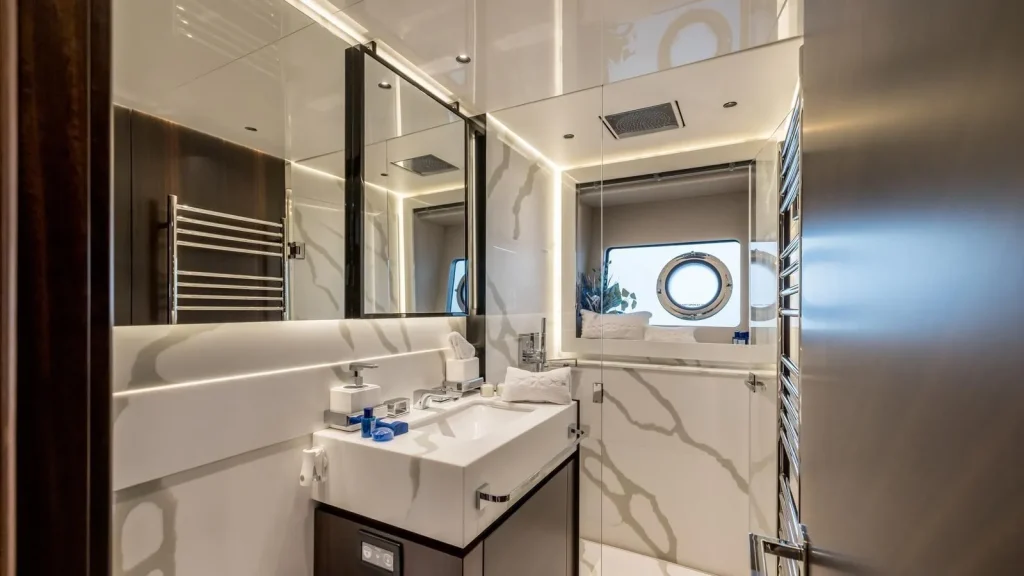 exit yacht charter double cabin en suite