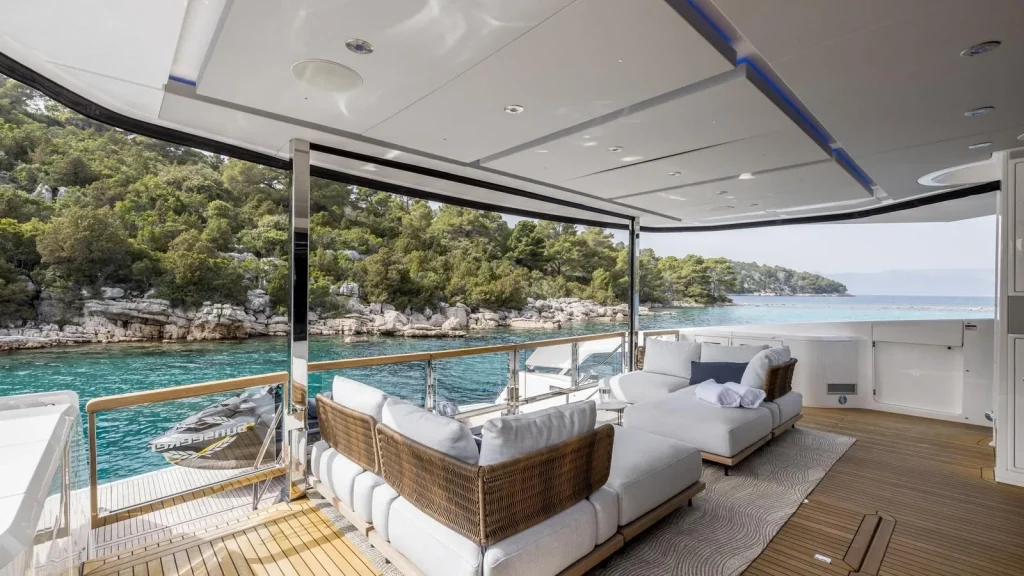 exit yacht charter main deck aft view ()