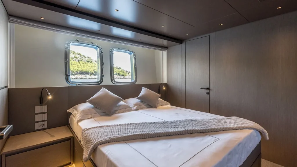 jicj yacht charter double cabin port ()