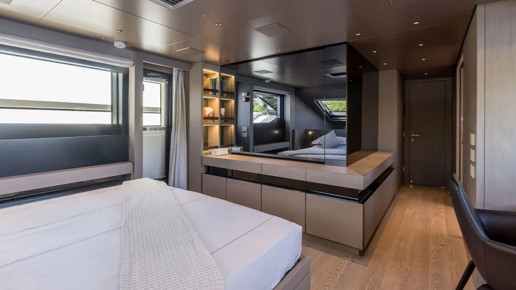 jicj yacht charter master suite tv off