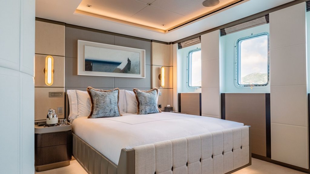 moskito yacht charter double cabin port side ()