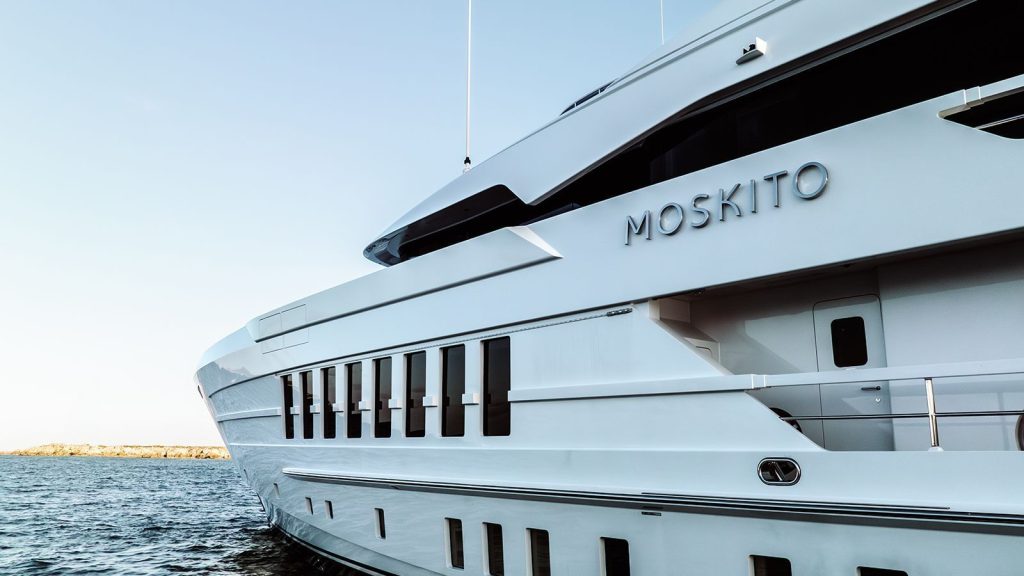 moskito yacht charter port side