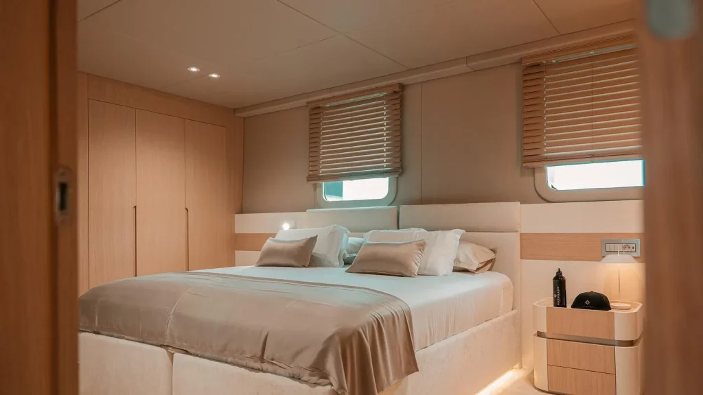 reposado yacht charter double cabin