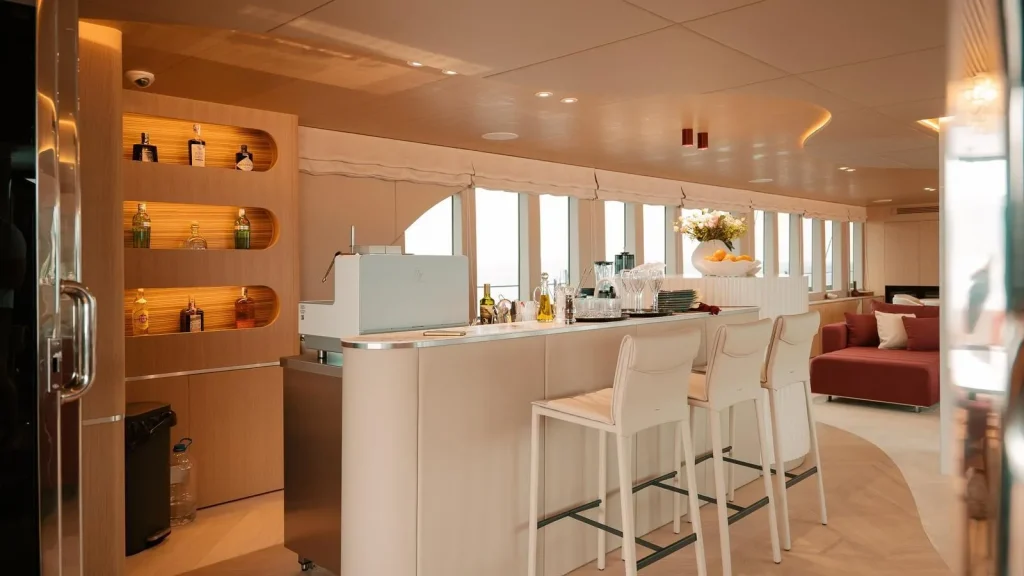 reposado yacht charter main deck salon bar