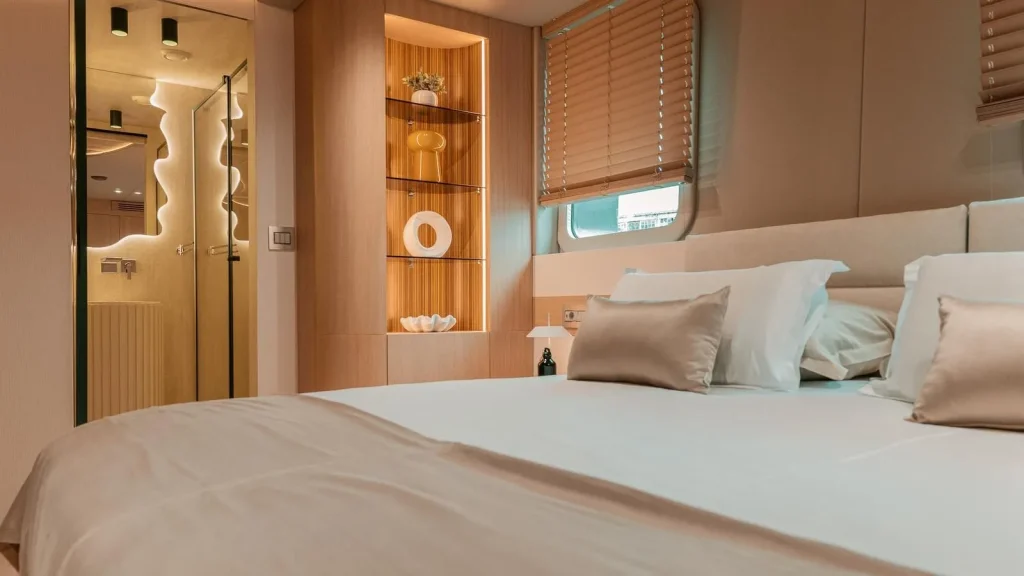 reposado yacht charter port double cabin bed