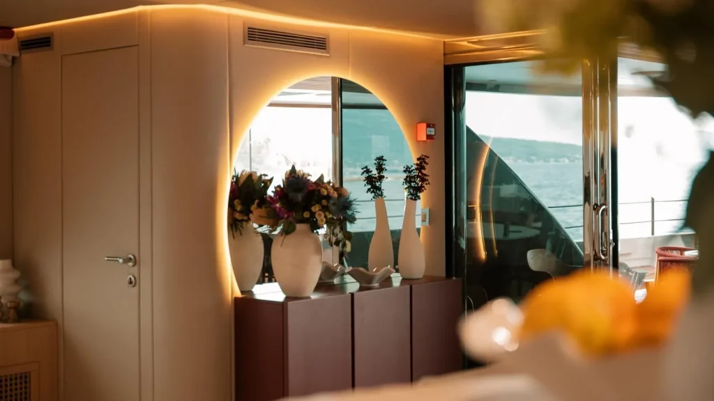 reposado yacht charter salon mirror