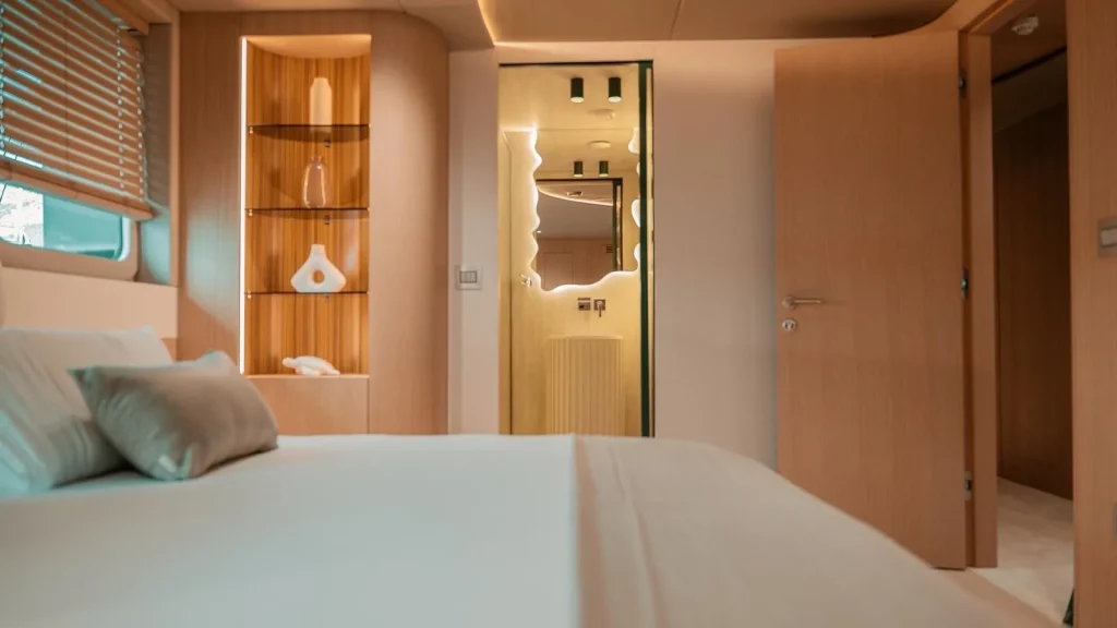 reposado yacht charter starboard double cabin view