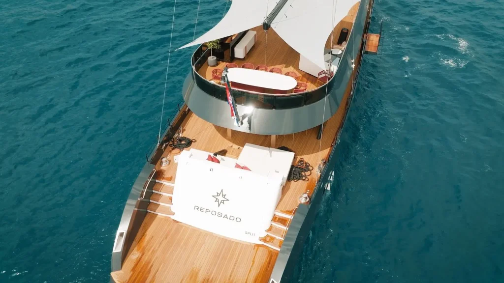 reposado yacht charter stern