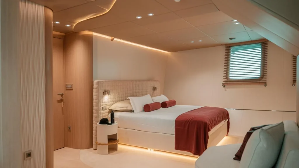 reposado yacht charter vip stateroom