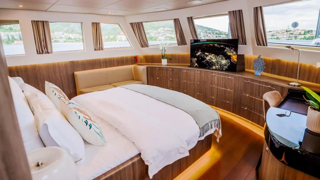 dream yacht charter master cabin view