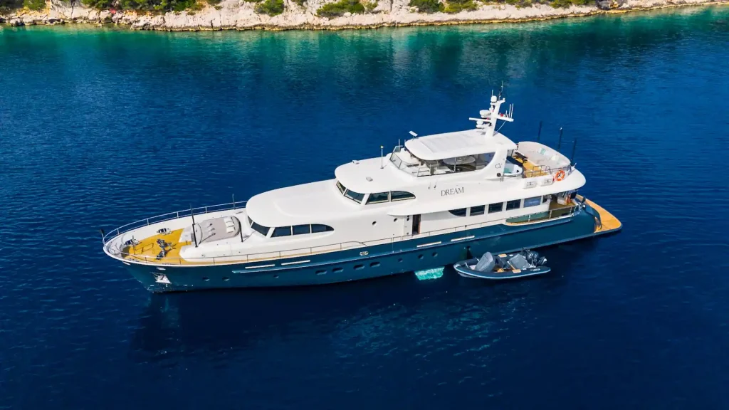 dream yacht charter port side