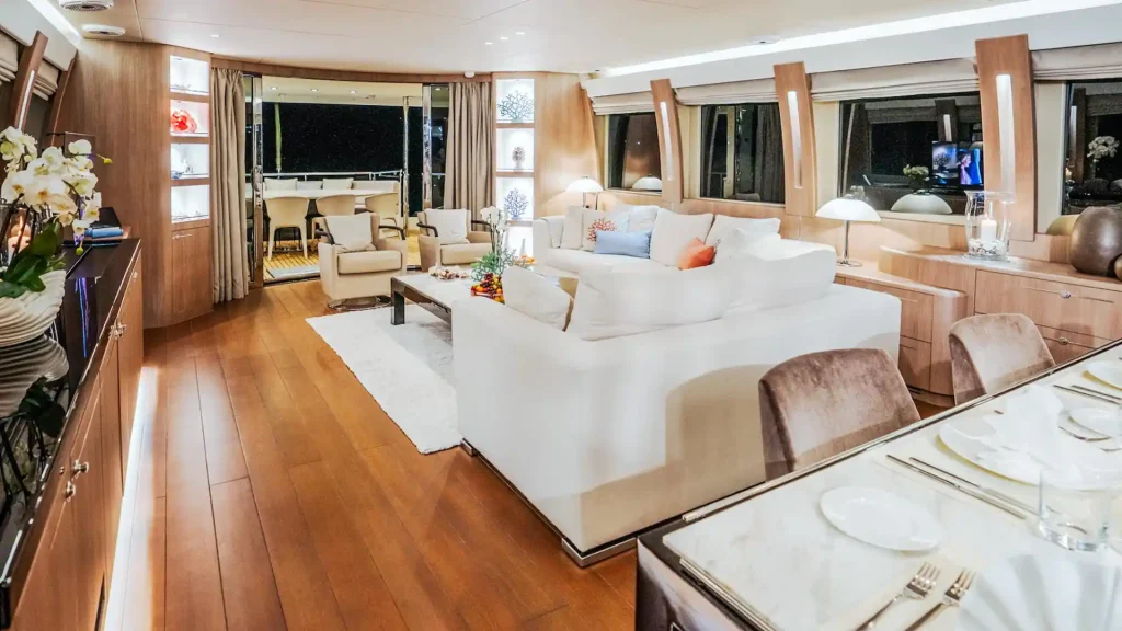 dream yacht charter salon