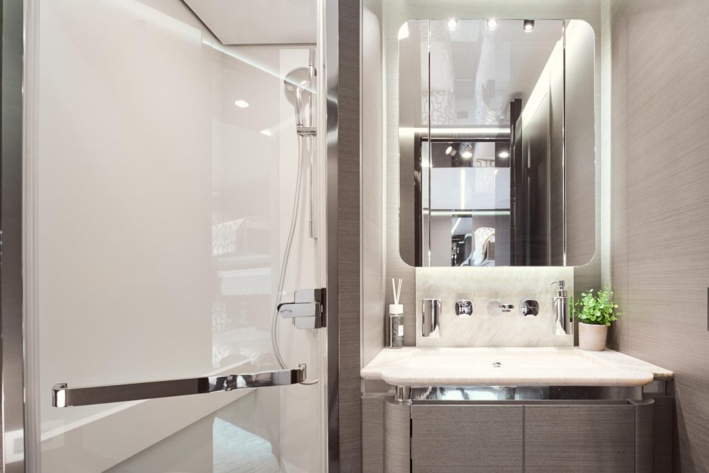 myne yacht charter en suite