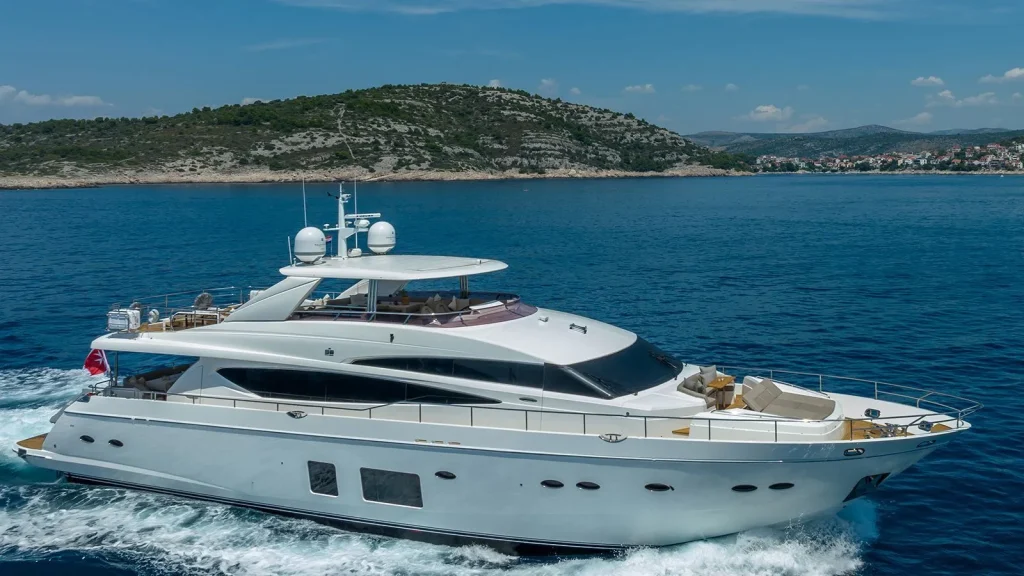experience yacht charter starboard side