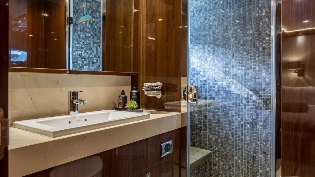 experience yacht charter twin cabin en suite
