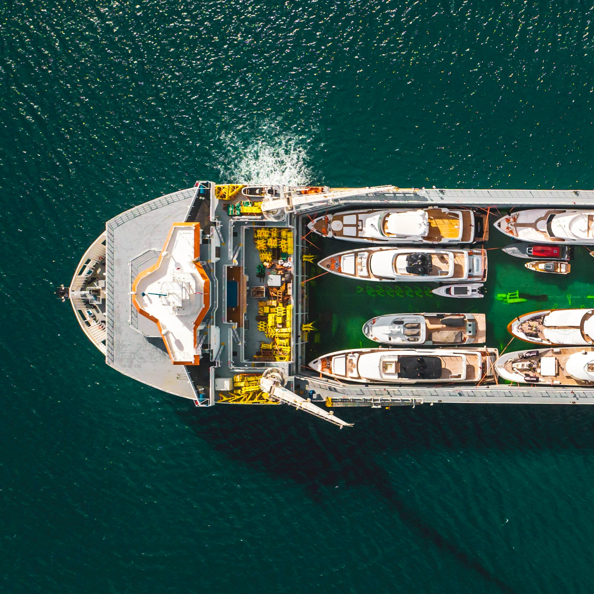 DYT Yacht transport () DYT Yacht transport ()