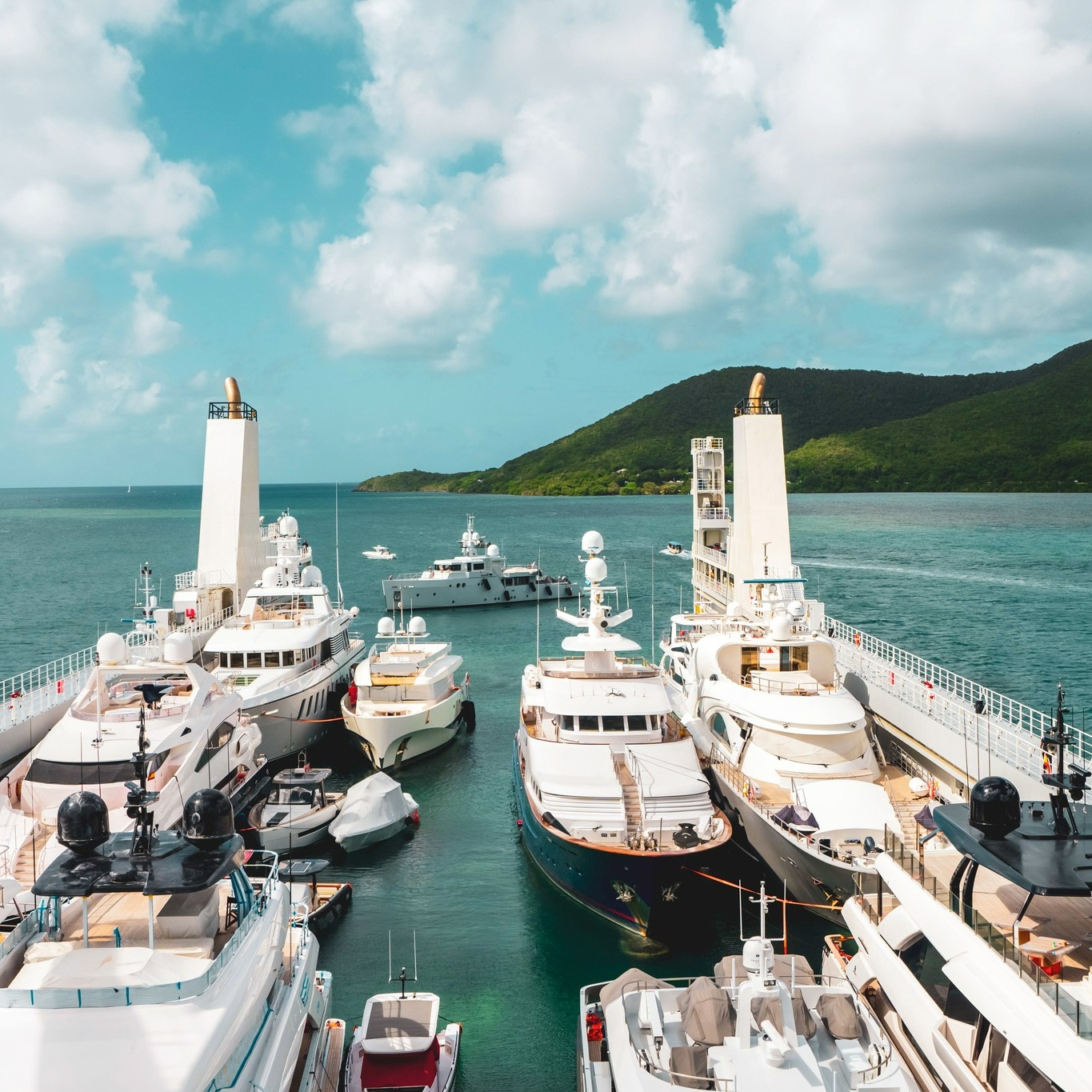DYT Yacht transport () DYT Yacht transport ()