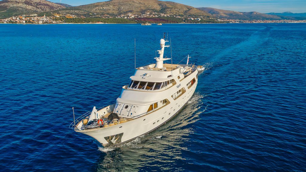 to je to yacht charter cruising