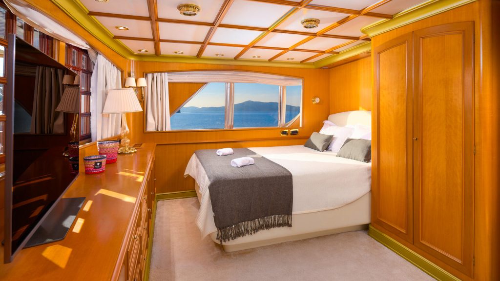to je to yacht charter double cabin