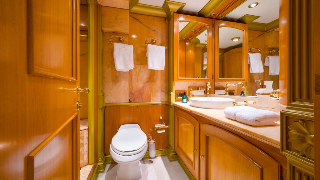 to je to yacht charter double cabin en suite