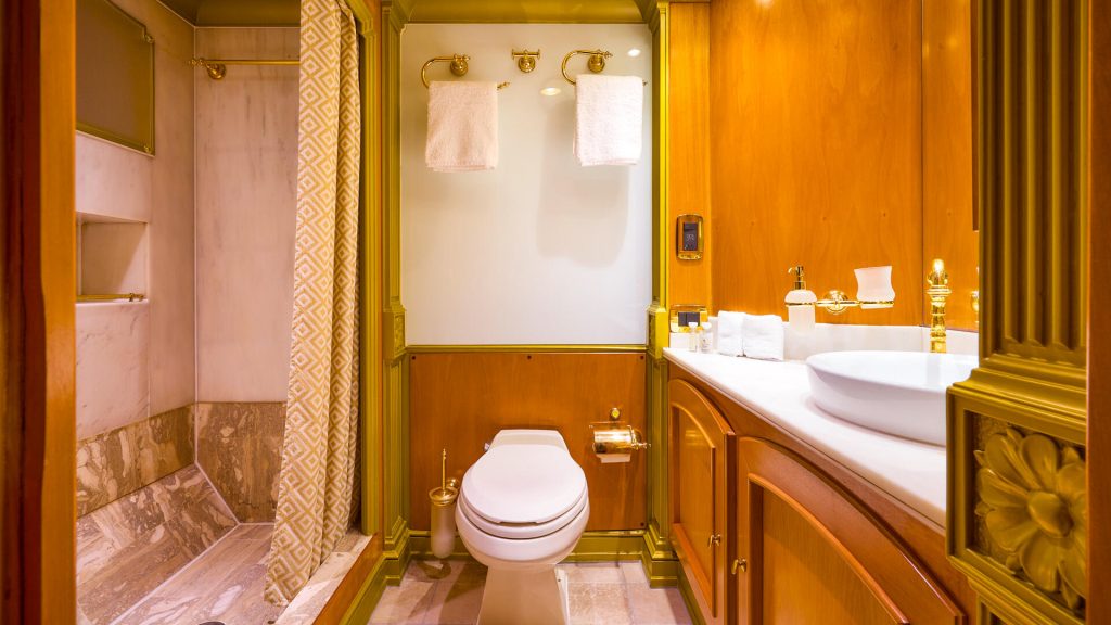 to je to yacht charter vip cabin en suite